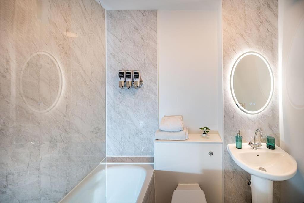 Reading 2-Bed Apartment & Parking Εξωτερικό φωτογραφία
